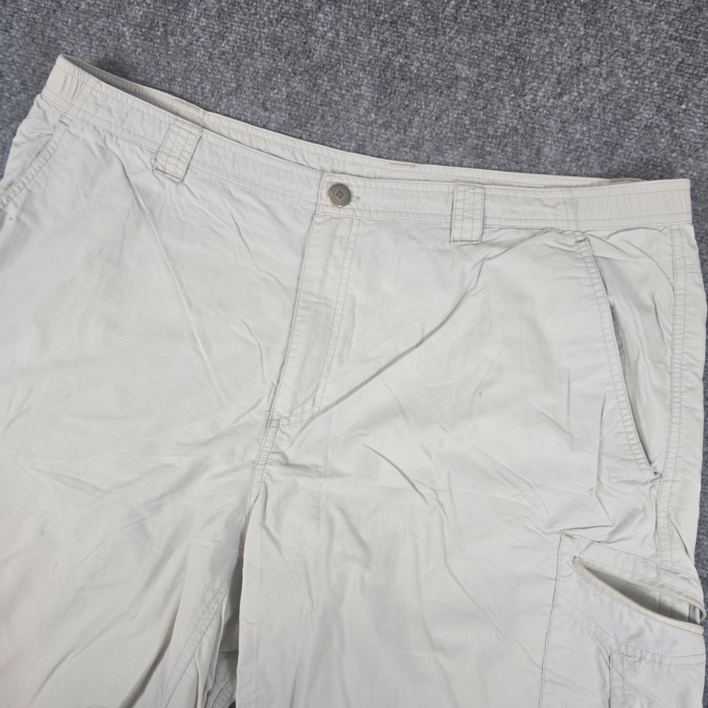 Columbia Men's Cargo Shorts 42W 10L Beige Omni-Shade Sun‎ Protection Zip Pockets